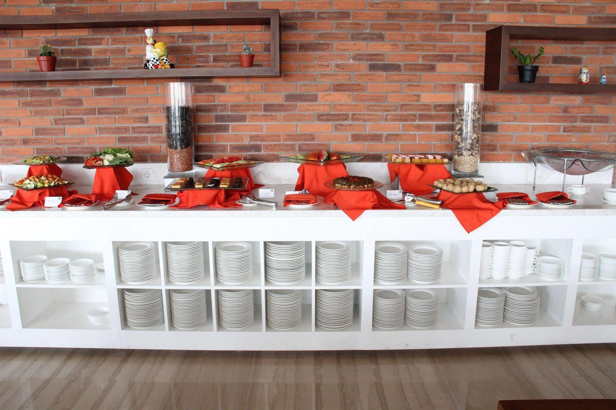 ฮาริสตัน โฮเต็ล แอนด์ สวีท Hotel จาการ์ตา ภายนอก รูปภาพ